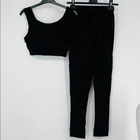 Black Sleeveless Crop Top and High Waist Leggings Pants Two Piece Set - Picture 9 of 10